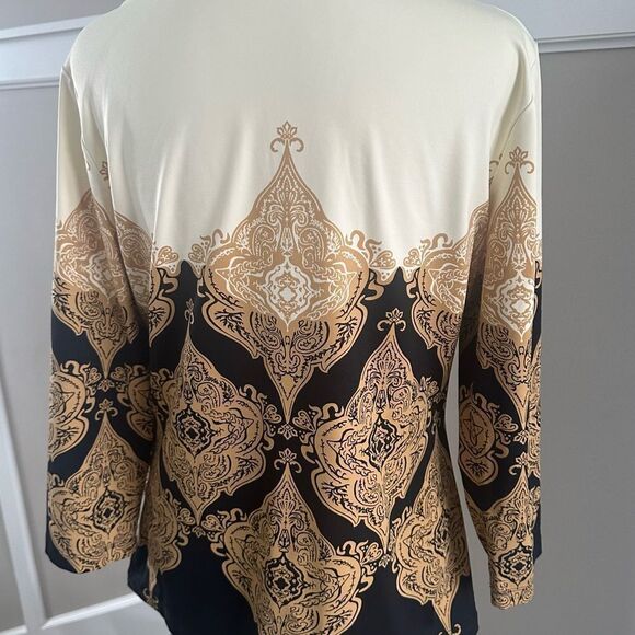 J. McLaughlin Catalina pullover top. - Picture 6 of 6